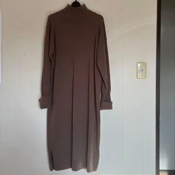 브라운 터틀넥 니트 원피스