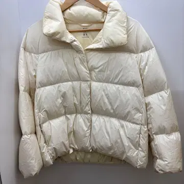 새상품급 유니클로 M 파우더 소프트 다운 자켓 화이트