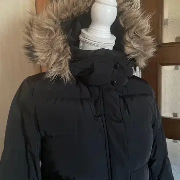 유니클로 퍼 달린 롱 다운 자켓 블랙