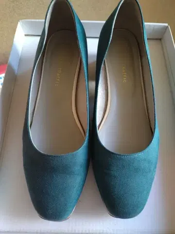 그린 스웨이드 플레인 펌프스 중간 힐