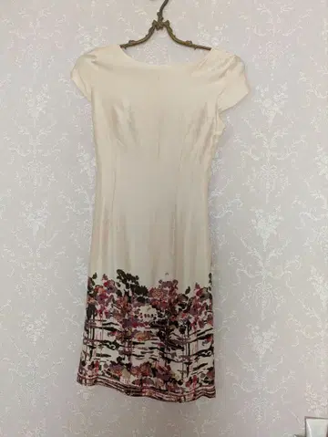 꽃무늬 프린트 반팔 원피스 크림색