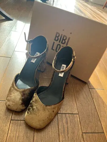 BIBI LOU 비비 로우 벨벳 플랫폼 샌들
