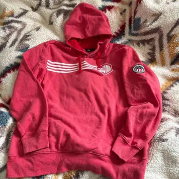 THE NORTH FACE 레드 후드티 XL 표기도 더 클지도.