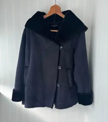 내추럴 미스트 클래스 페이크 무스탕 퍼 절개 코트