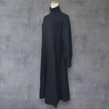 새상품급 어반리서치 로쏘 터틀넥 플레어 원피스 BK