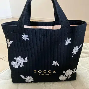 TOCCA 블랙 자수 토트백