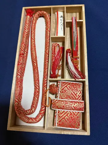 일본 정통의상 소품 세트 빨간색과 금색 무늬