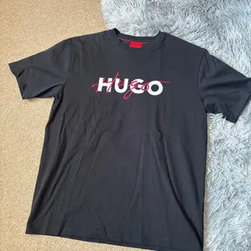 HUGO 블랙 T셔츠 로고 프린트