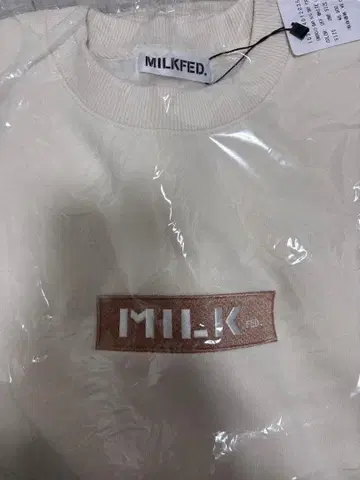 MILKFED. 아이보리 맨투맨