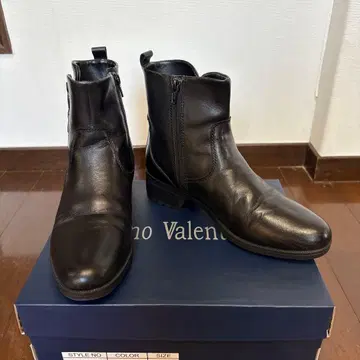 지아노 발렌티노 소가죽 사이드 지퍼 블랙 가죽 숏부츠