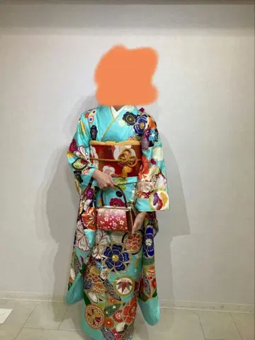 화려한 스카이블루 꽃무늬 후리소데