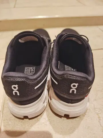 온 클라우드 블랙 스니커즈