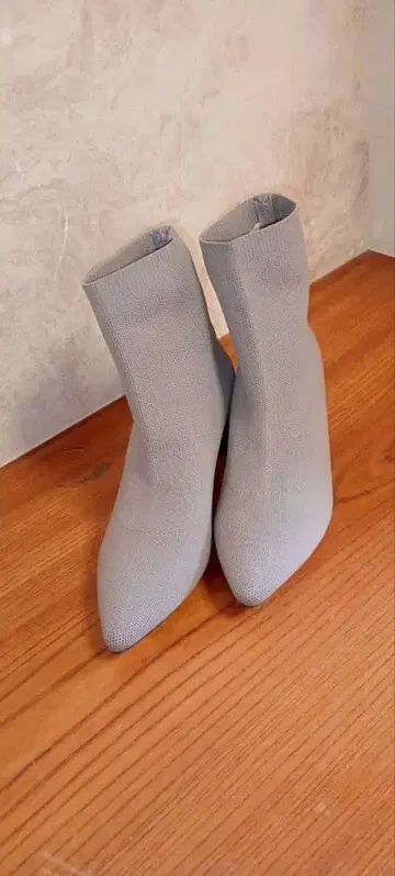 그레이 스틸레토 부티 중간 힐