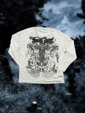 그래픽 프린트 긴팔 티셔츠 화이트 opium