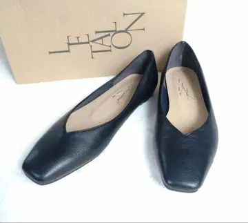 블랙 가죽 스퀘어토 플랫슈즈