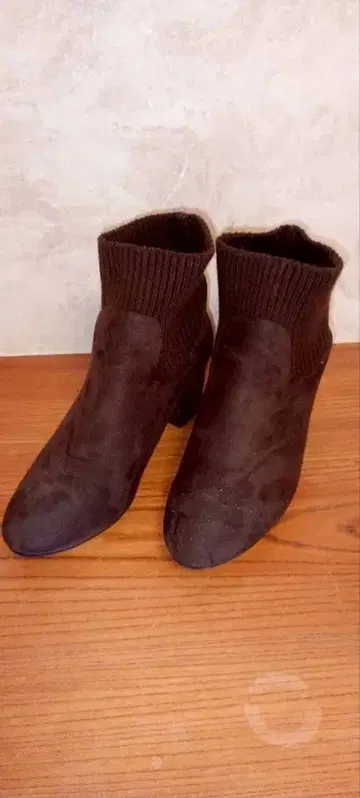 다크 브라운 니트 디자인 부티