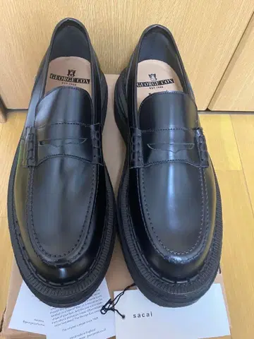 sacai 블랙 로퍼 통굽