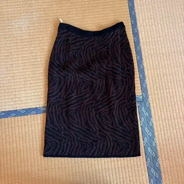 JINABE 제브라 패턴 니트 타이트 스커트