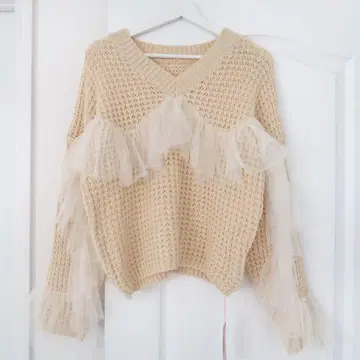 [ 미사용 새상품 ] 스완키스 튤 프릴 니트 아이보리 F