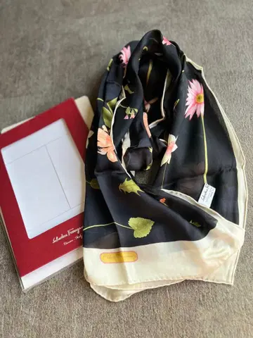 미사용 페라가모 스카프