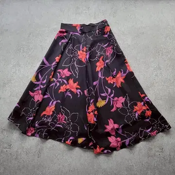 [새상품급] Jewel Changes 꽃무늬 플레어 스커트 M 블랙
