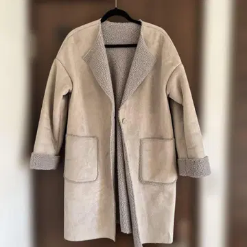 베이지 페이크 스웨이드 무스탕 코트