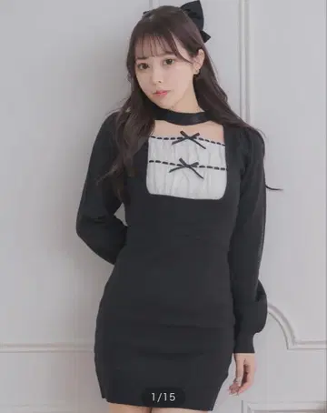 pium 요크 절개 크로스 테이프 니트 원피스