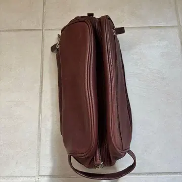 브라운 합성 피혁 클러치백