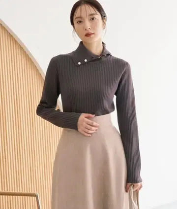 안데뮤 Andemiu 리브 변형 칼라 버튼 니트