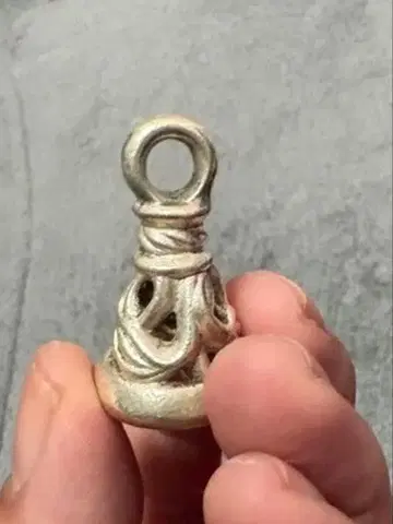 Lone Ones 실버 펜던트