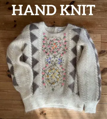 HAND KNIT 꽃무늬 자수 스웨터 아이보리