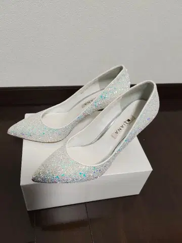 화이트 글리터 스틸레토 하이힐