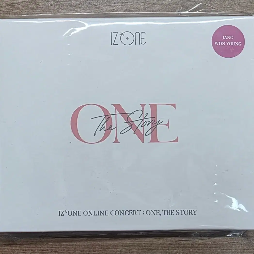 Iz*one online concert Blu-ray kit video set, sealed on Bunjang