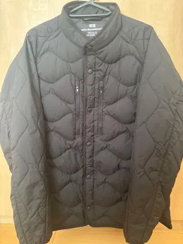 유니클로 화이트 마운티니어링 다운 재킷