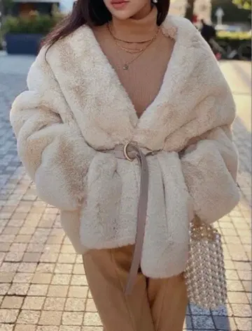 에이미 이스트 월 리버서블 무스탕 코트