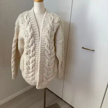 미사용 새상품 Allumer 아이보리 케이블 짜임 니트 가디건