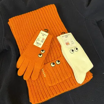 ANYA HINDMARCH (아냐 힌드마치), UNIQLO 콜라보