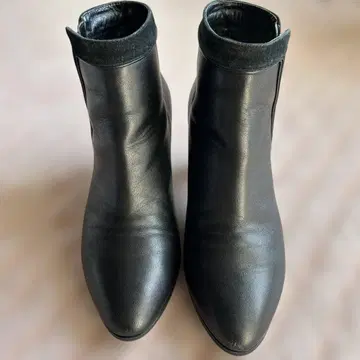 블랙 앵클부츠 지퍼 포함