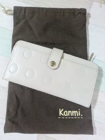 Kanmi. 도트 무늬 장지갑 화이트