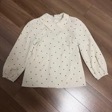 도트 무늬 블라우스