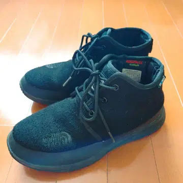 THE NORTH FACE 눕시 처카 부츠