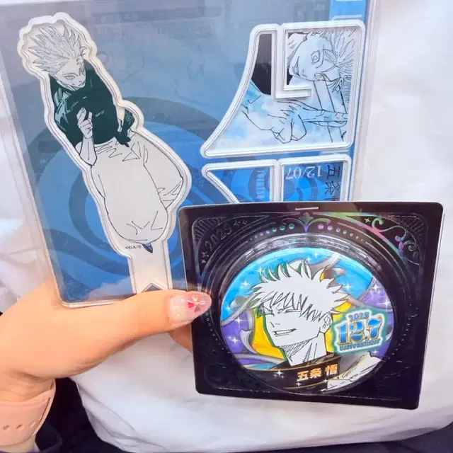 [무료배송] 고죠 사토루: 2025 생일 아크릴스탠드+캔뱃지 (미개봉)