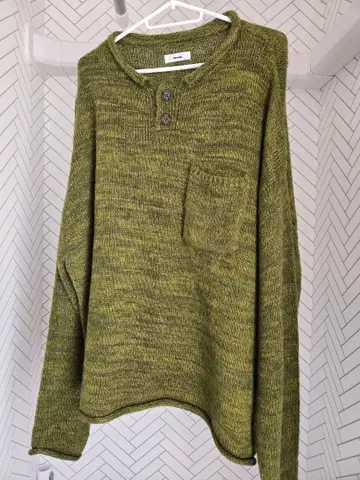 perushu 올리브 그린 헨리넥 스웨터