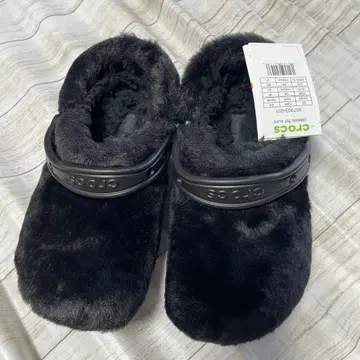 새상품 미사용 택 포함! crocs 퍼 샌들 블랙 사보 클로그 샌들