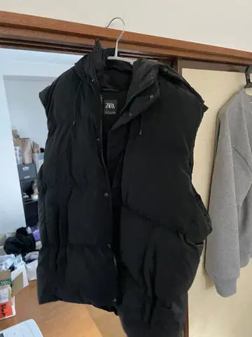 ZARA 블랙 다운 베스트 L 사이즈