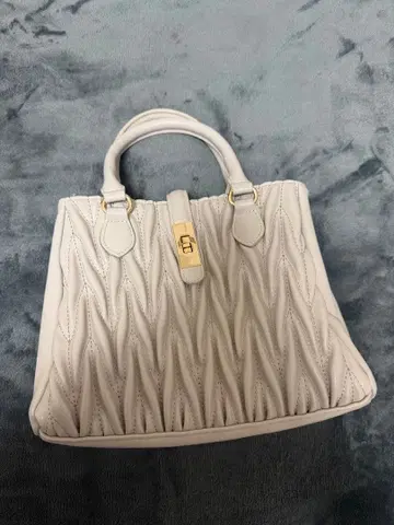 MAJESTIC LEGON 그레이지 퀼팅 핸드백