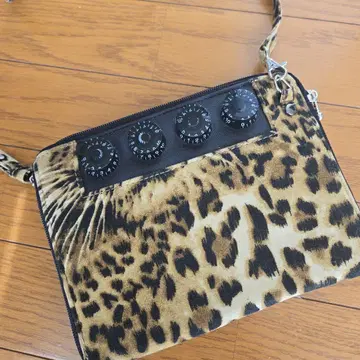 신앤컴퍼니 레어 레오파드 무늬 숄더백 Sviz