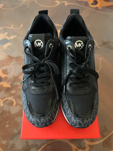 MICHAEL KORS 블랙 스니커즈