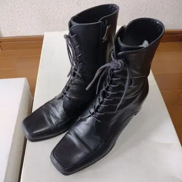 가죽 블랙 부츠 스퀘어토