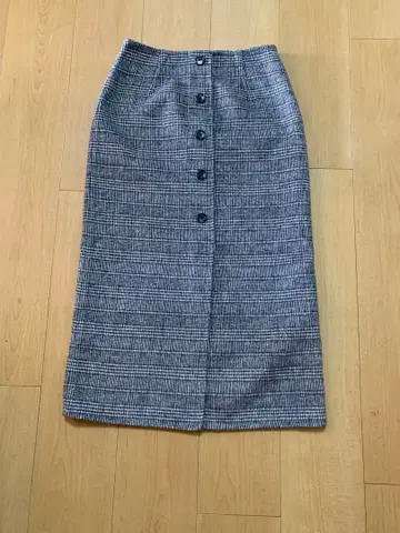 그레이 계열 체크 버튼 타이트 스커트